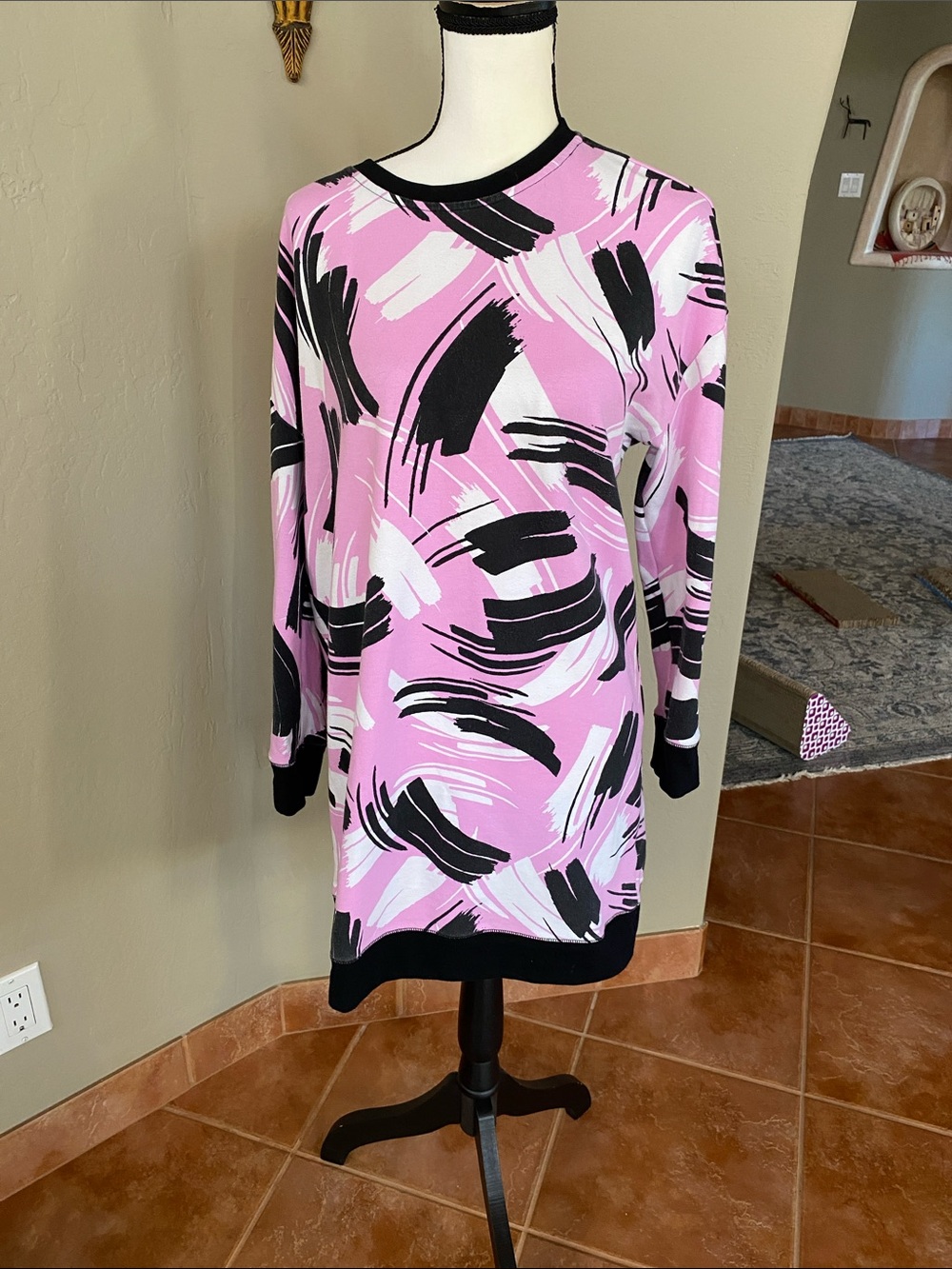 Pink Abstract Brushstroke Long-Sleeve Shift Dress - Black & White Accents